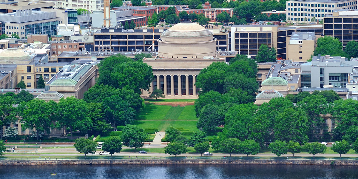 Digital Blended Learning Programs Beyond Online